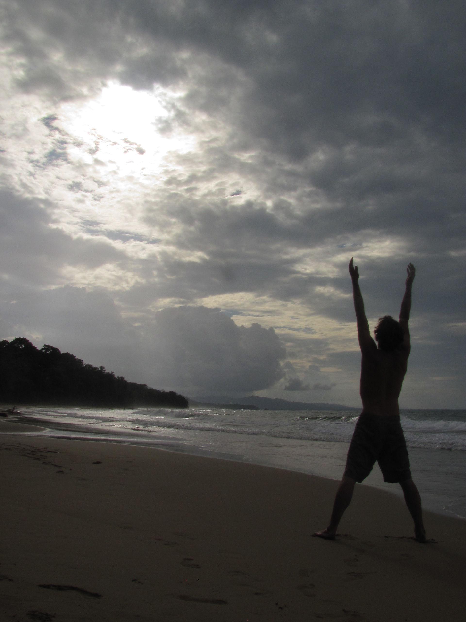 Sonnengruß am Strand