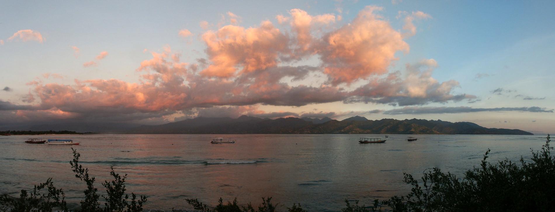 Gili Travangan Beach View